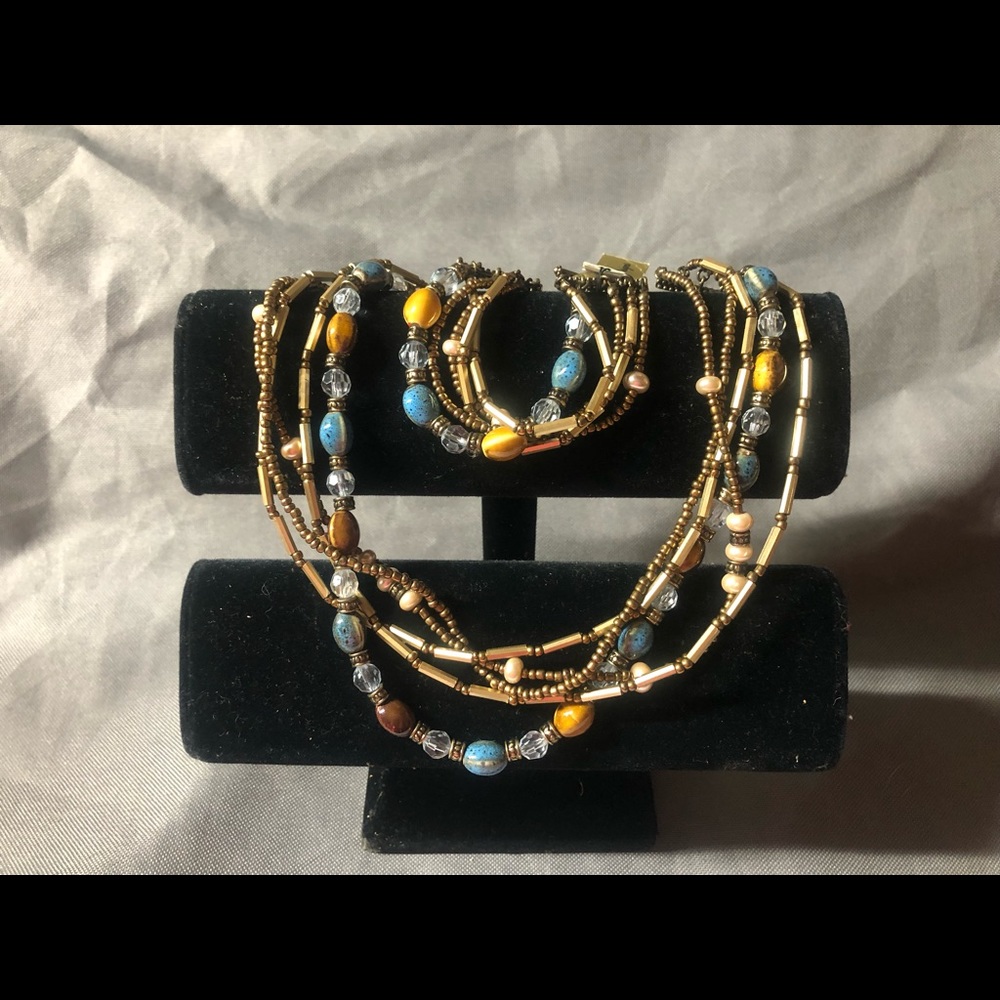 Premier Designs necklace and bracelet set.